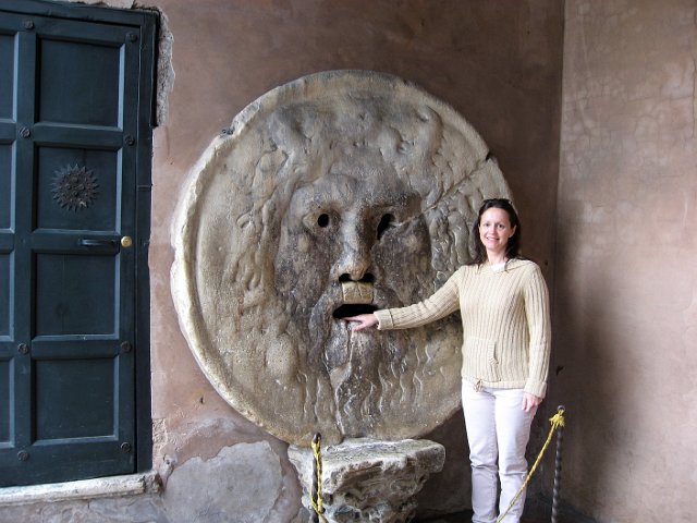 Bocca della Verita (Mouth of Truth) - San Maria in Cosmedin-12.JPG